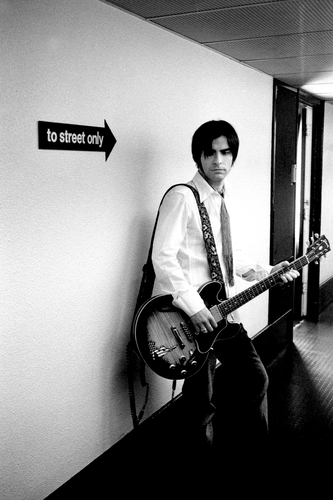 Kelly Jones of The Stereophonics with his guitar backstage.