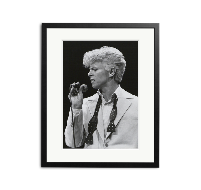 NEW IMAGE!!!! David Bowie UNSIGNED photograph In 1982 L2370 